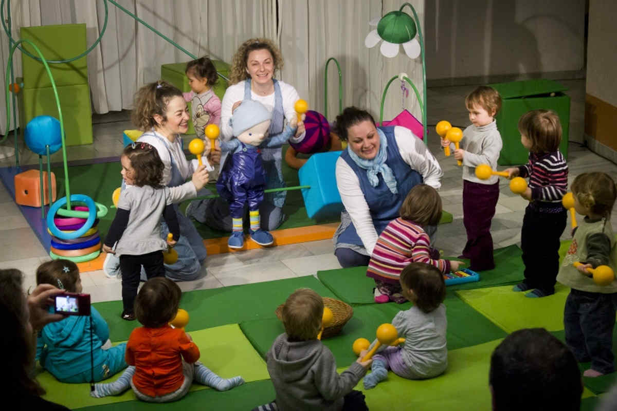 Майка и дете в театъра